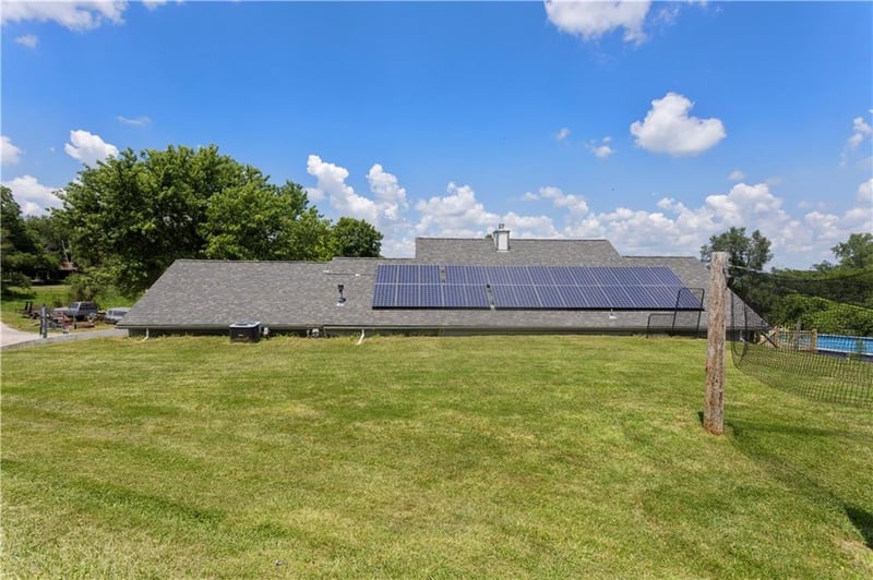 2505 Whitney Rd, Independence, MO 64058