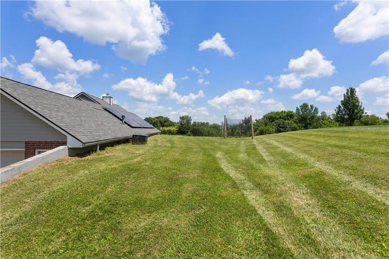 2505 Whitney Rd, Independence, MO 64058