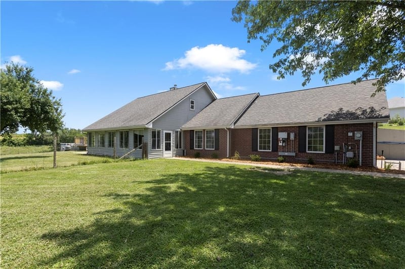 2505 Whitney Rd, Independence, MO 64058
