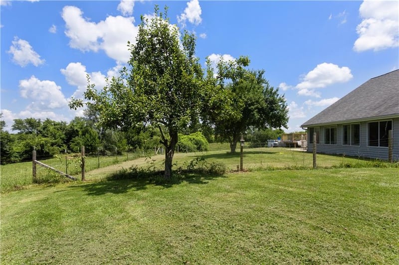 2505 Whitney Rd, Independence, MO 64058