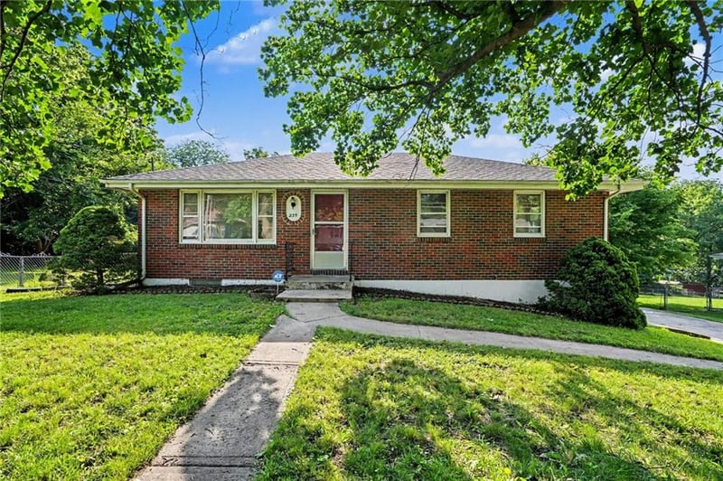 235 Eugene Field Rd, Claycomo, MO 64119