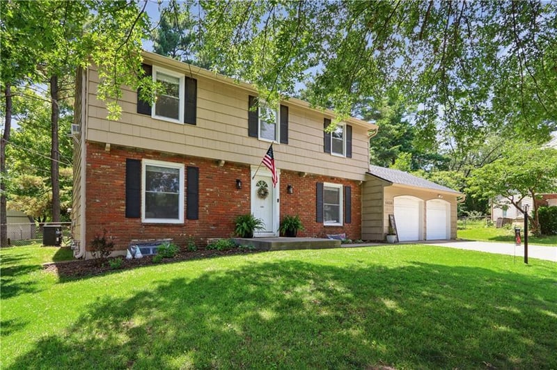 6836 Birch Ct, Kansas City, MO 64151