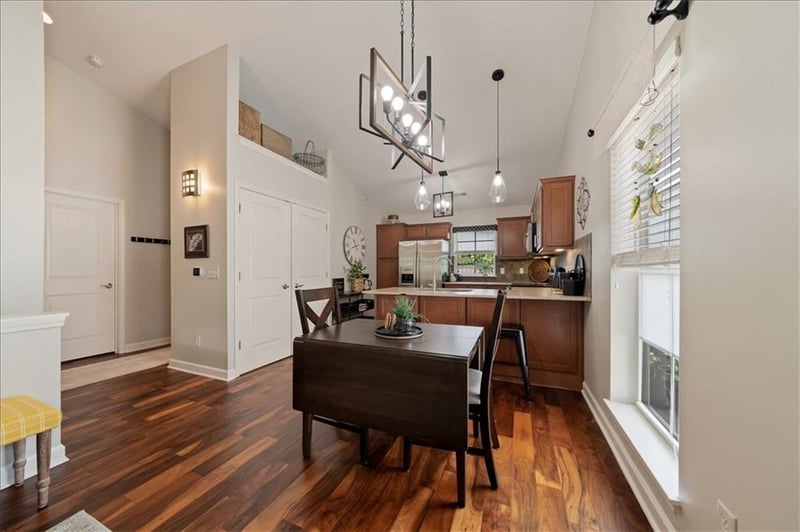 7637 78th St, Overland Park, KS 66204