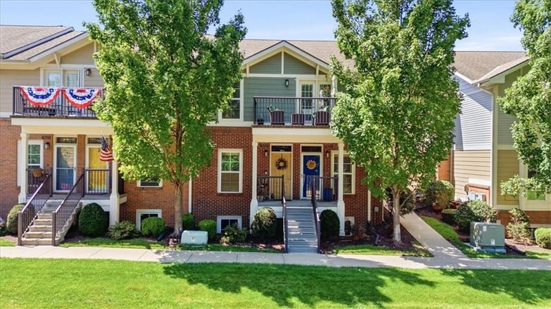 7637 78th St, Overland Park, KS 66204