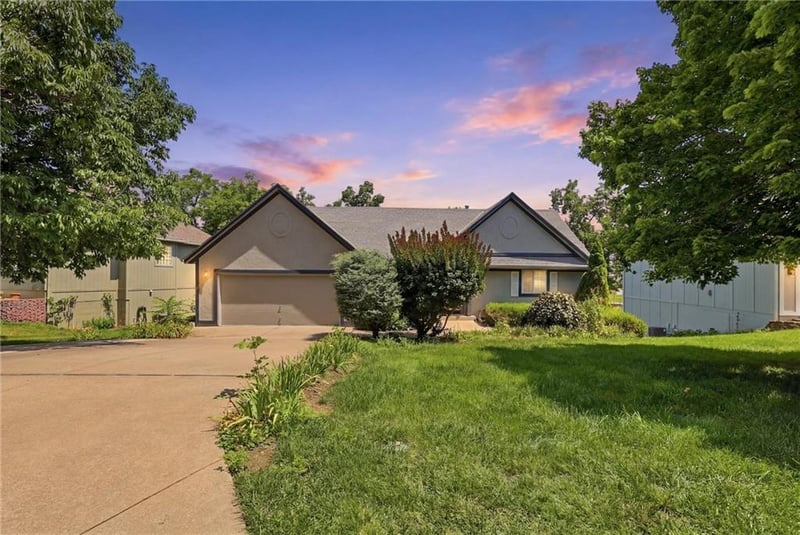 1636 N Hunter Dr, Olathe, KS 66061