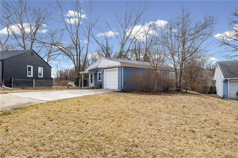 2407 57th Ter, Gladstone, MO 64118
