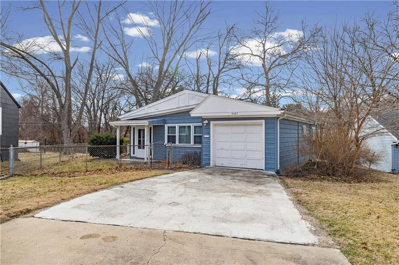 2407 57th Ter, Gladstone, MO 64118