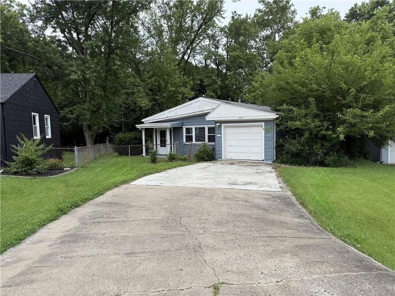 2407 57th Ter, Gladstone, MO 64118