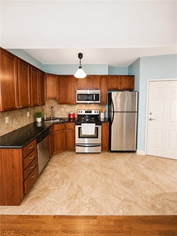 200 43rd St #103, Kansas City, MO 64111