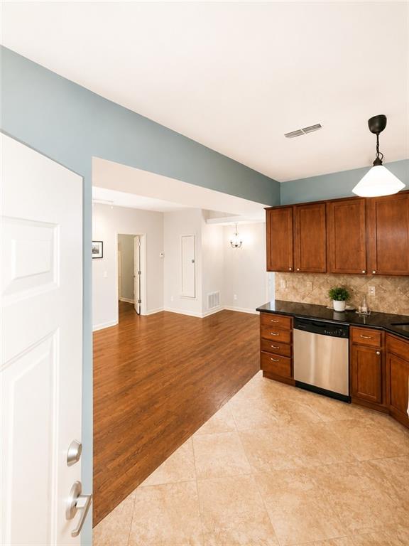 200 43rd St #103, Kansas City, MO 64111