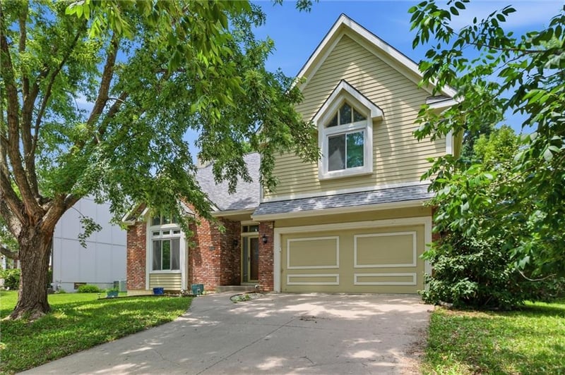8260 Woodland Ave, Kansas City, MO 64118