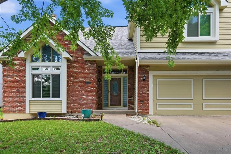 8260 Woodland Ave, Kansas City, MO 64118