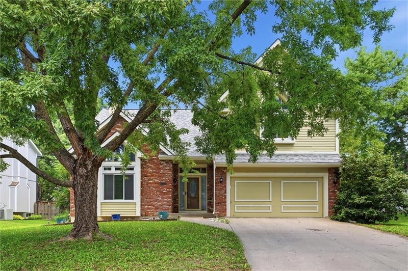 8260 Woodland Ave, Kansas City, MO 64118