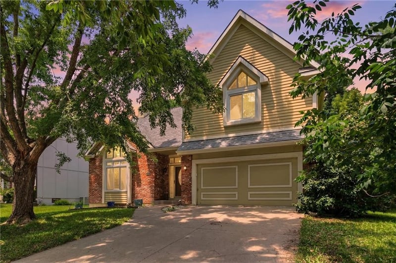 8260 Woodland Ave, Kansas City, MO 64118