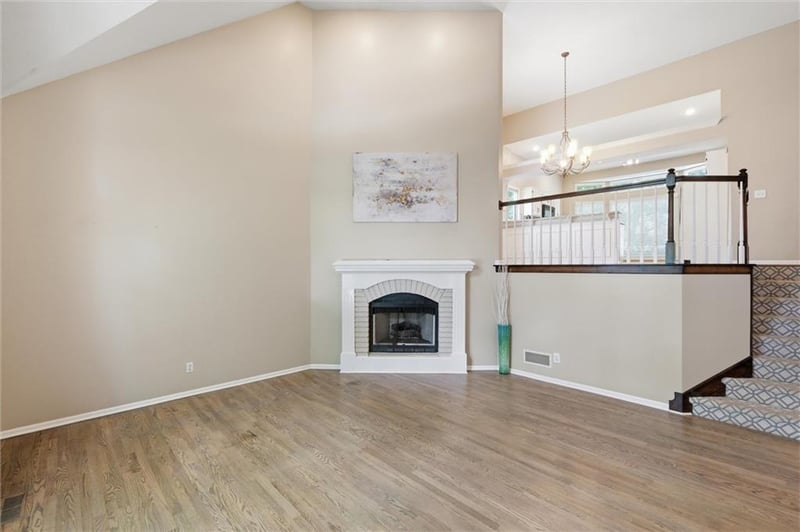 8260 Woodland Ave, Kansas City, MO 64118