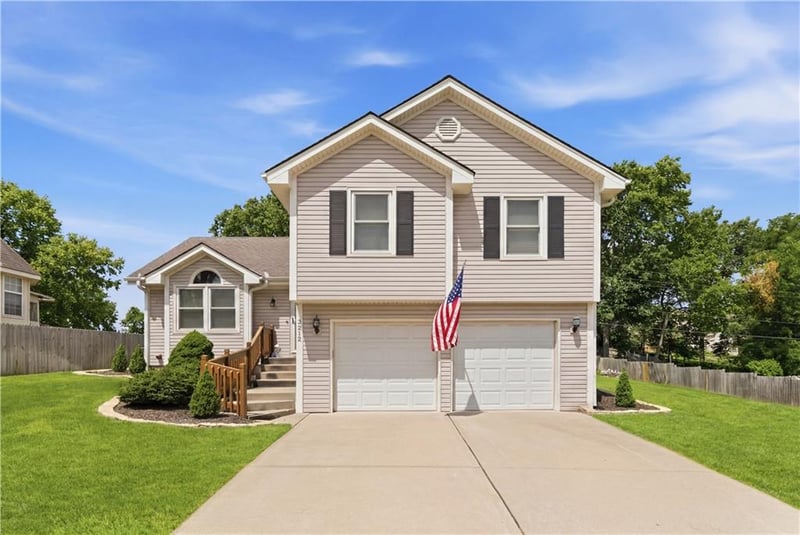 3212 Bryn Mawr Dr, Independence, MO 64057