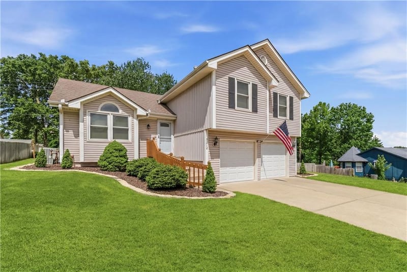 3212 Bryn Mawr Dr, Independence, MO 64057