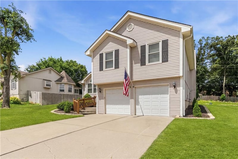 3212 Bryn Mawr Dr, Independence, MO 64057