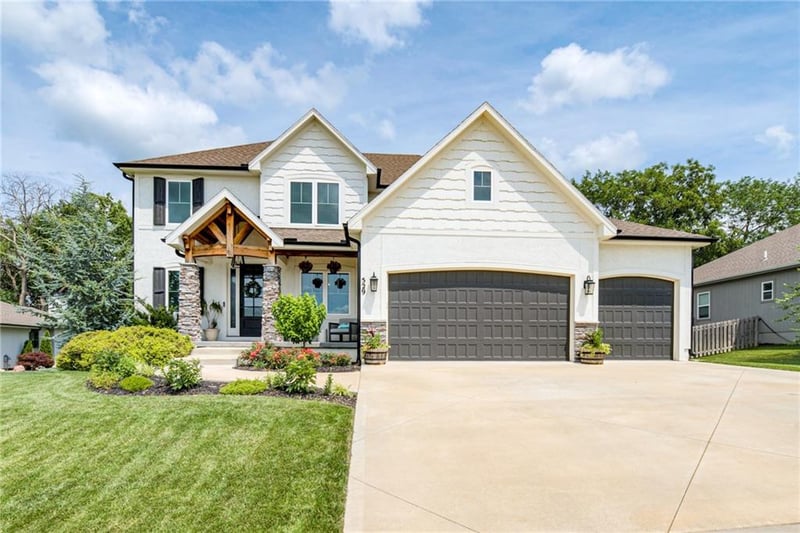 529 Legacy View Dr, Lee's Summit, MO 64086