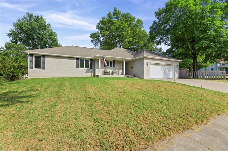 1112 Church St, Eudora, KS 66025
