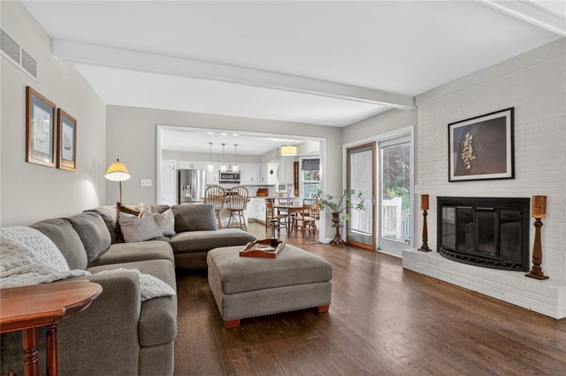 10345 Cherokee Ln, Leawood, KS 66206