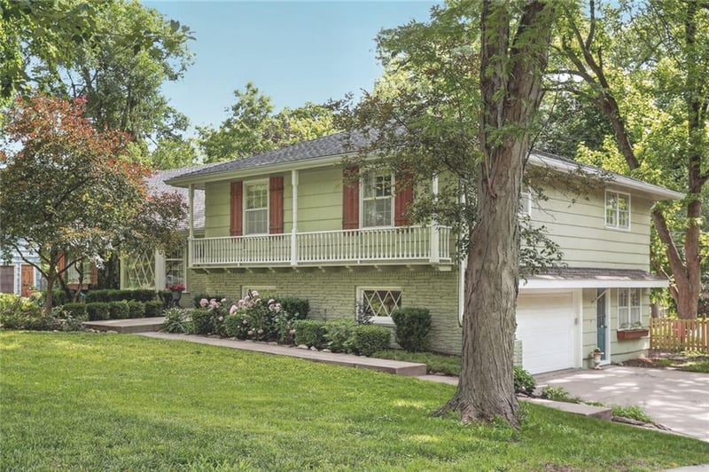 10345 Cherokee Ln, Leawood, KS 66206