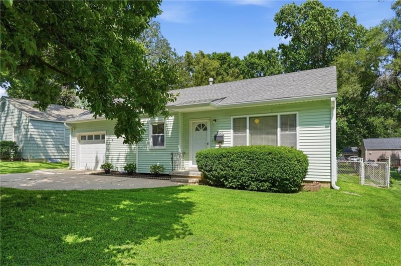 5427 Briar St, Roeland Park, KS 66205