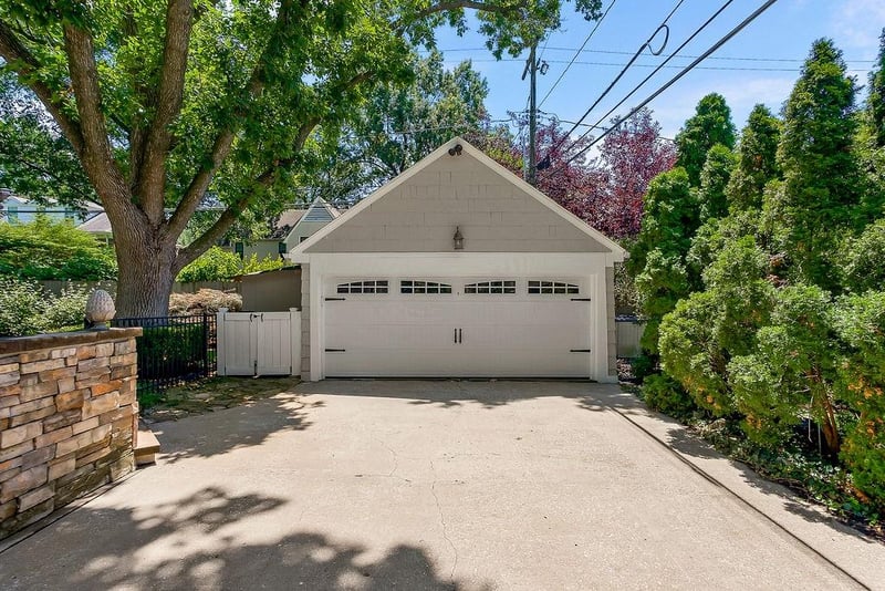 631 W 66th Ter, Kansas City, MO 64113