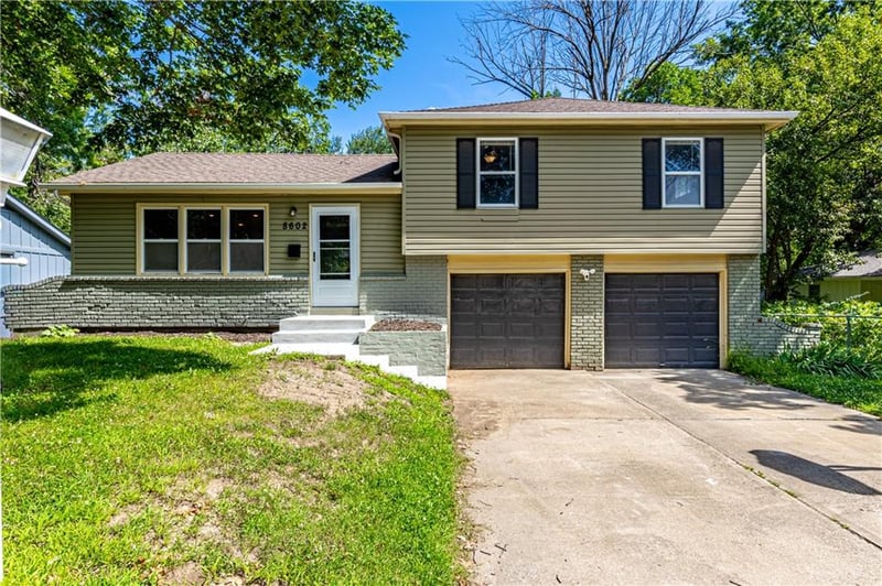 8602 84th Ter, Raytown, MO 64138