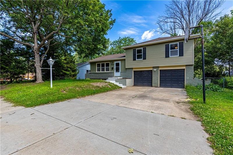 8602 84th Ter, Raytown, MO 64138