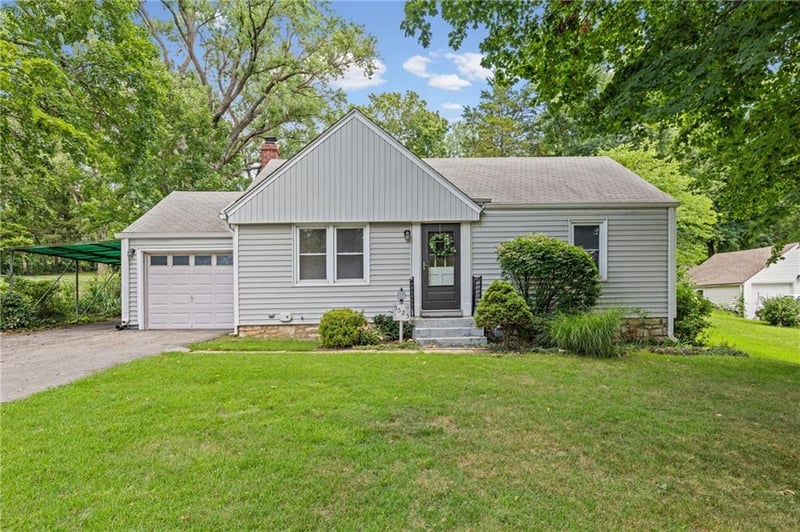 5525 Hadley St, Merriam, KS 66202