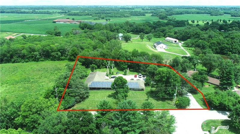 3611 Bishop Rd, St Joseph, MO 64506