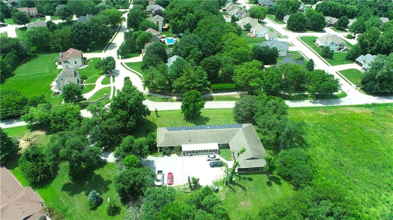 3611 Bishop Rd, St Joseph, MO 64506