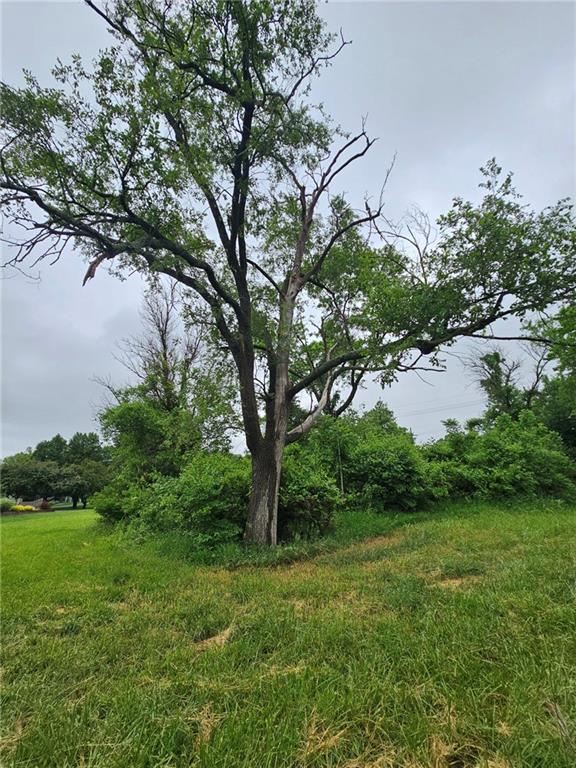 15901 Midland Dr, Shawnee, KS 66217
