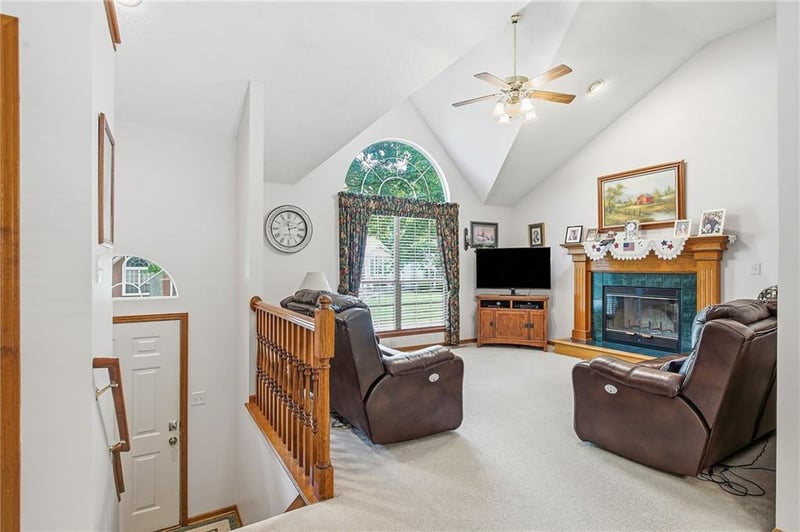 18104 31st Terrace Dr, Independence, MO 64057