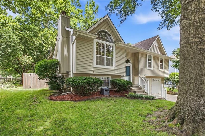18104 31st Terrace Dr, Independence, MO 64057