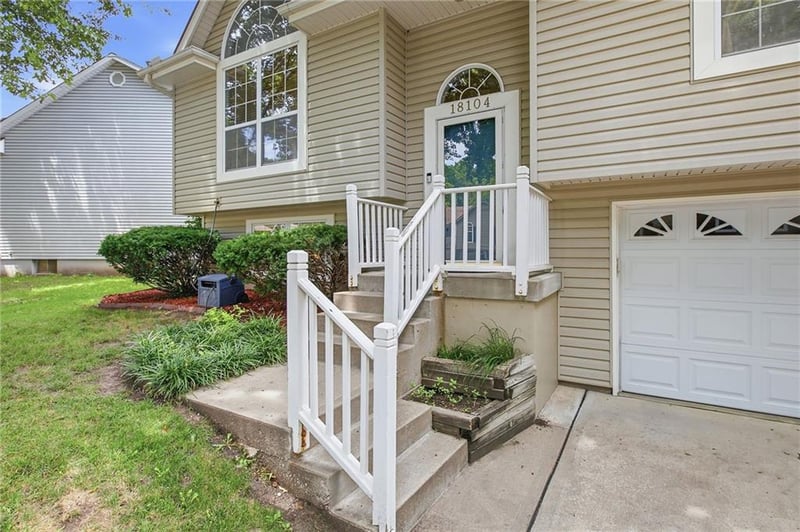 18104 31st Terrace Dr, Independence, MO 64057