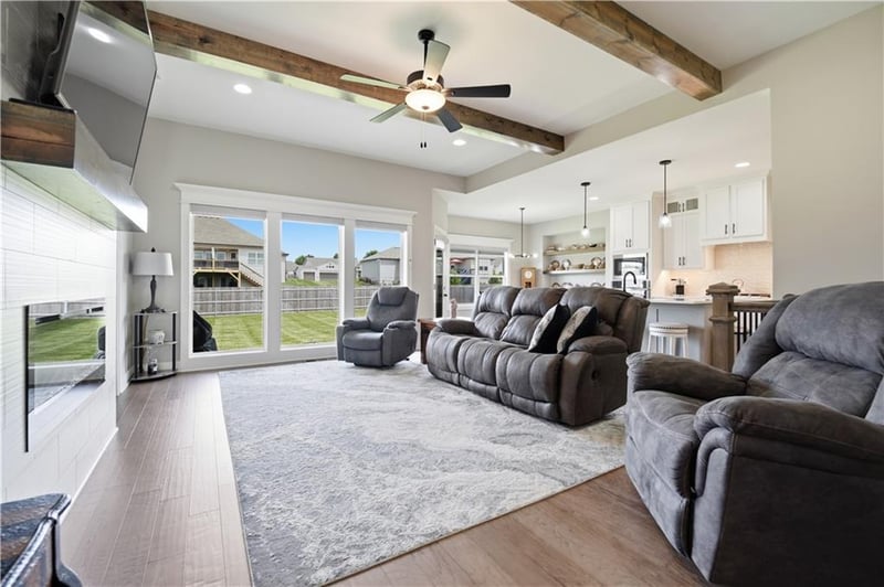 1811 Winchester Dr, Pleasant Hill, MO 64080