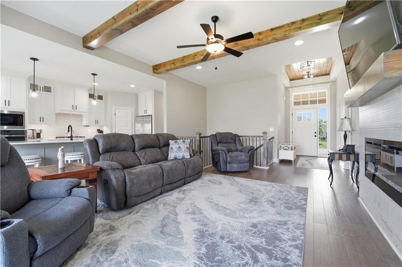 1811 Winchester Dr, Pleasant Hill, MO 64080