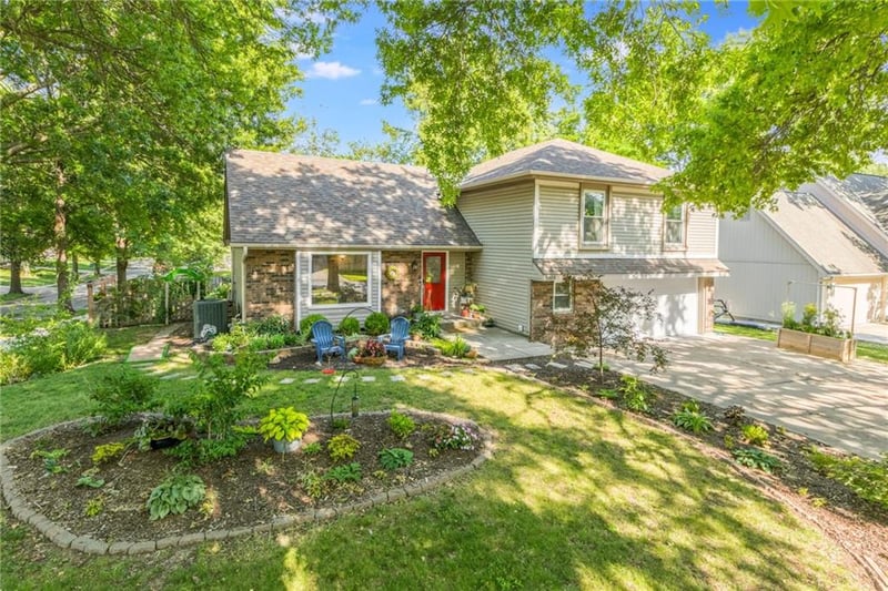 5909 Norton Ave, Gladstone, MO 64119