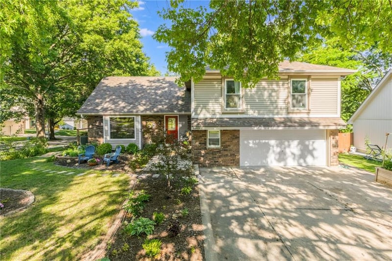 5909 Norton Ave, Gladstone, MO 64119