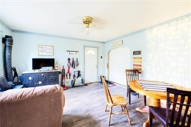 323 Clinton St, Brookfield, MO 64628