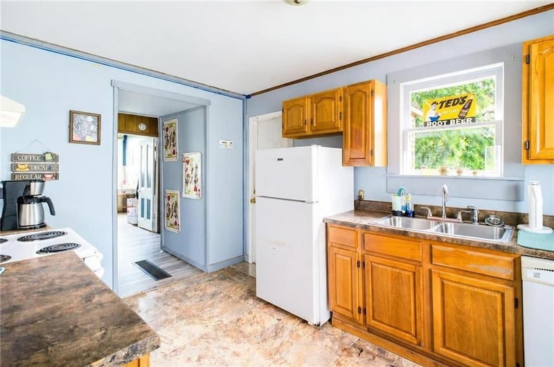 323 Clinton St, Brookfield, MO 64628