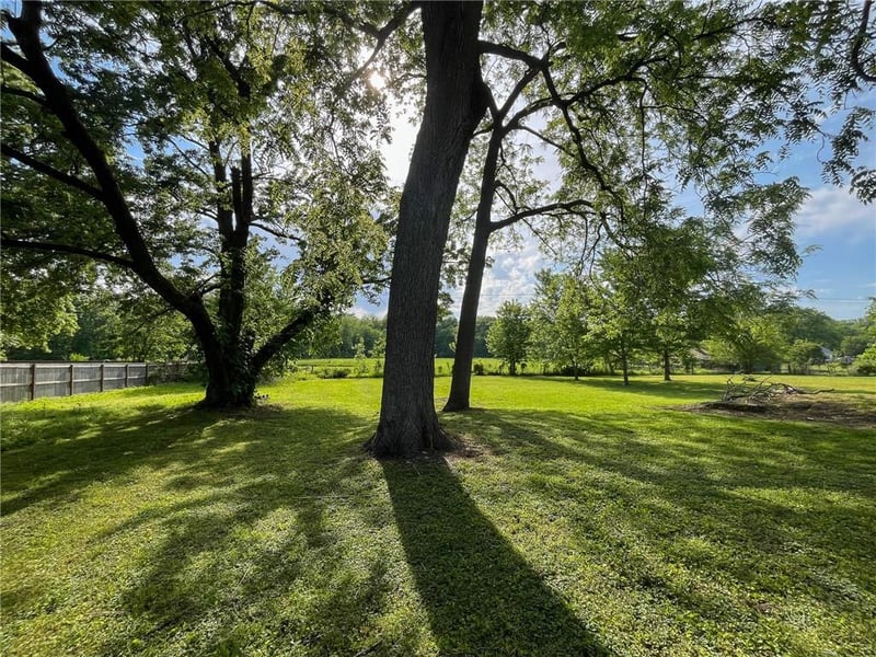 323 N Clinton St, Brookfield, MO 64628