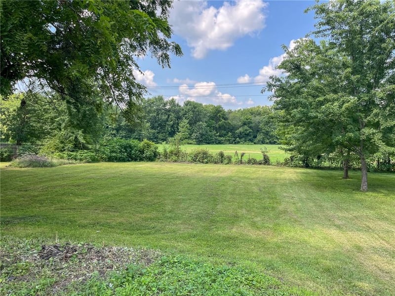 323 N Clinton St, Brookfield, MO 64628
