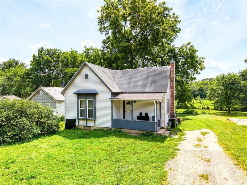 323 Clinton St, Brookfield, MO 64628