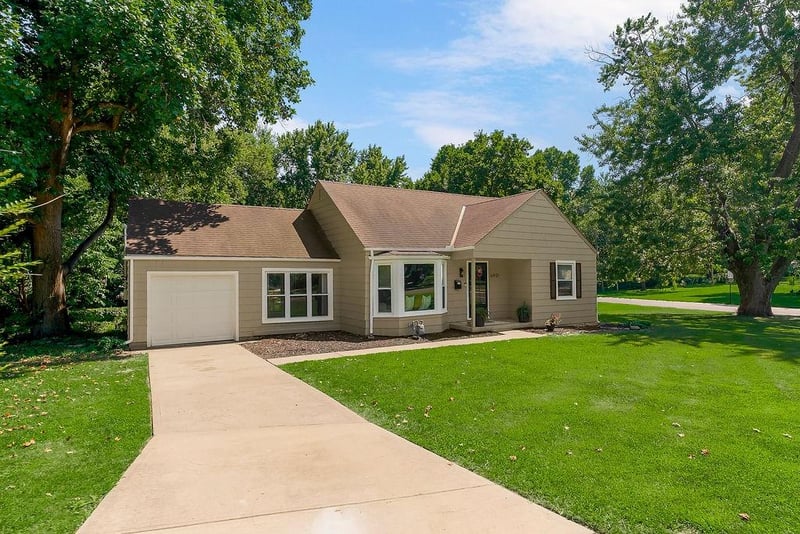 6901 Broadmoor St, Overland Park, KS 66204