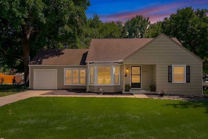 6901 Broadmoor St, Overland Park, KS 66204
