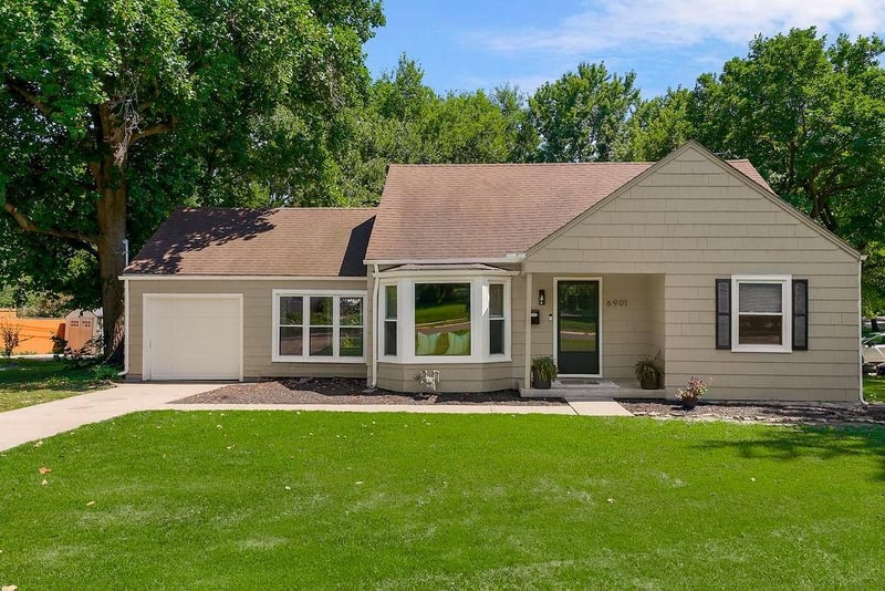 6901 Broadmoor St, Overland Park, KS 66204