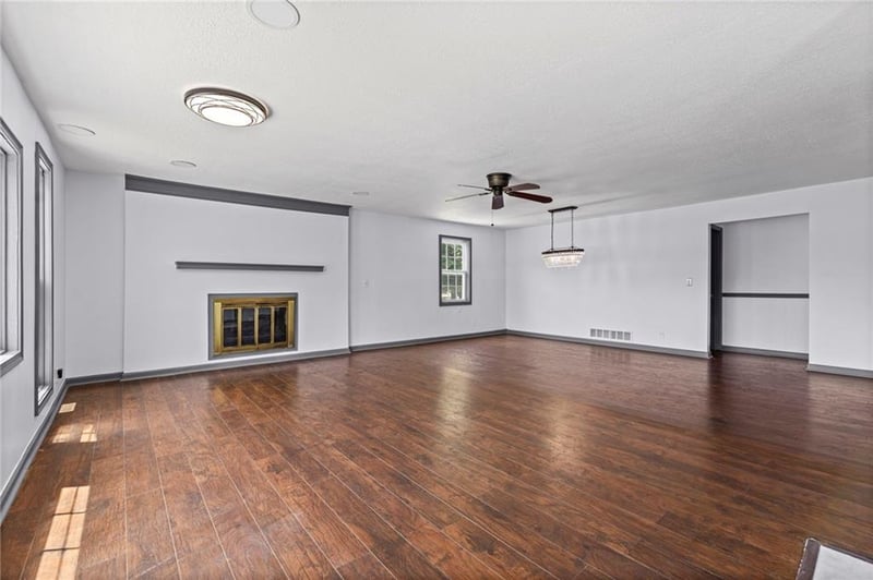 12720 55th Ter, Shawnee, KS 66216
